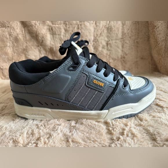 Globe Fusion Men's Skate Grip Fat Tongue Sneakers Worn Once - Picture 1 of 7